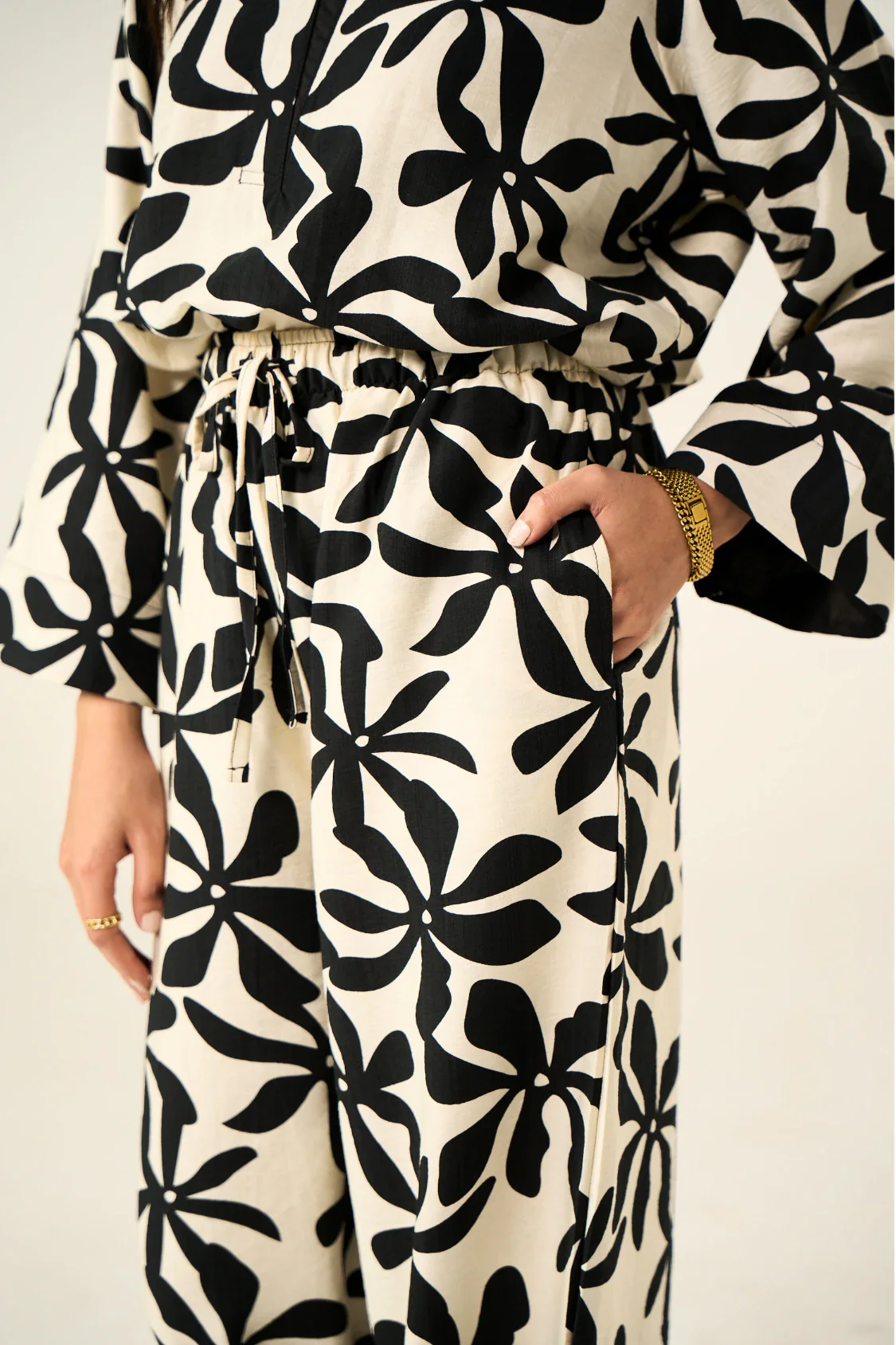 Flora Linen Co-Ord Set - Black & Cream - Image 8