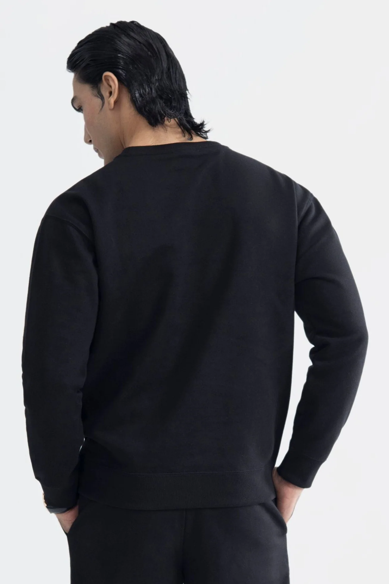 Drop Shoulder Embroidered Sweatshirt – Black - Image 3